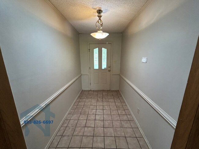 Building Photo - 104 Pinewood Ct
