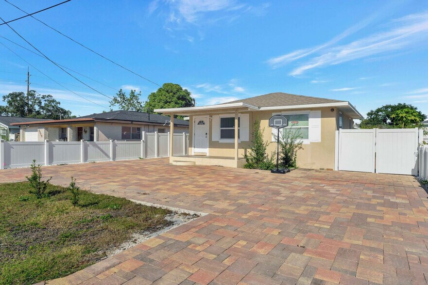 Building Photo - 3317 W St Conrad St