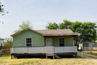 Building Photo - 3 Bedroom 1 Bath home Call today for Move in Special