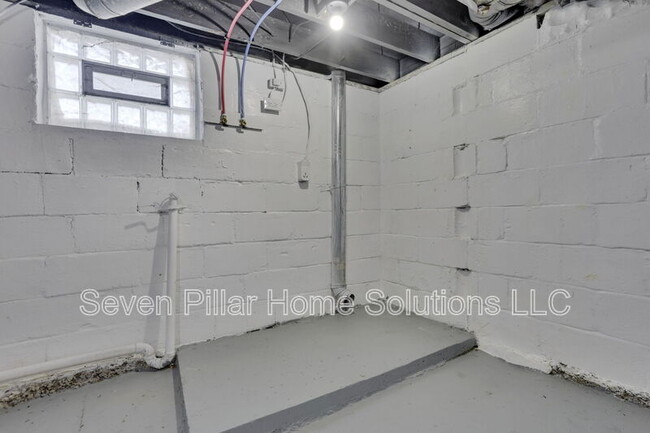 Building Photo - 121 S Terrace Ave