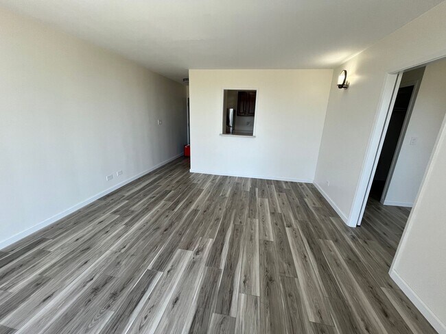 Building Photo - Pearl Ridge Gardens & Tower (Aiea) - 1 bedroom, 1 parking, swimming pool, and AC