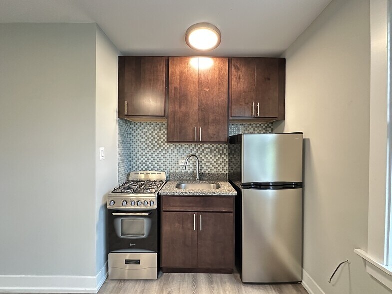 Building Photo - 4349 N Damen Ave