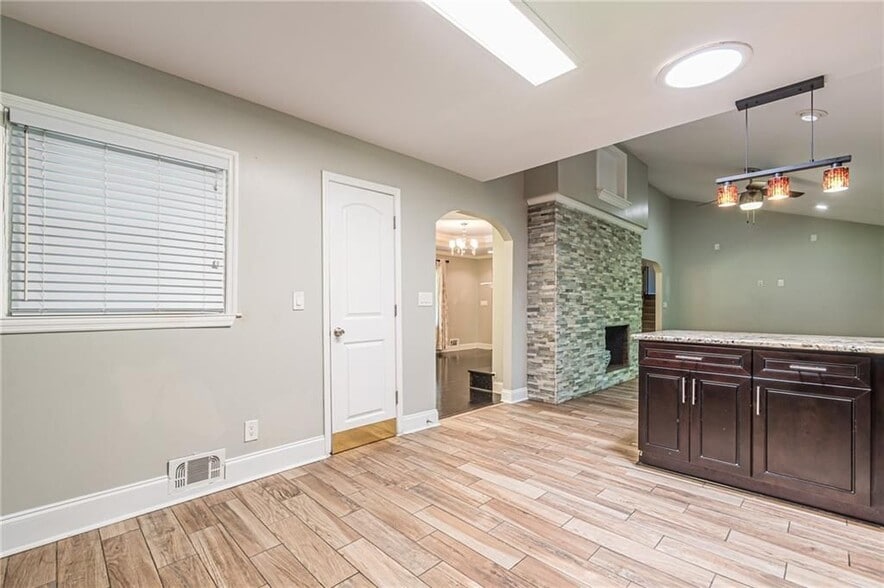 Building Photo - 1574 Old Spring House Ln