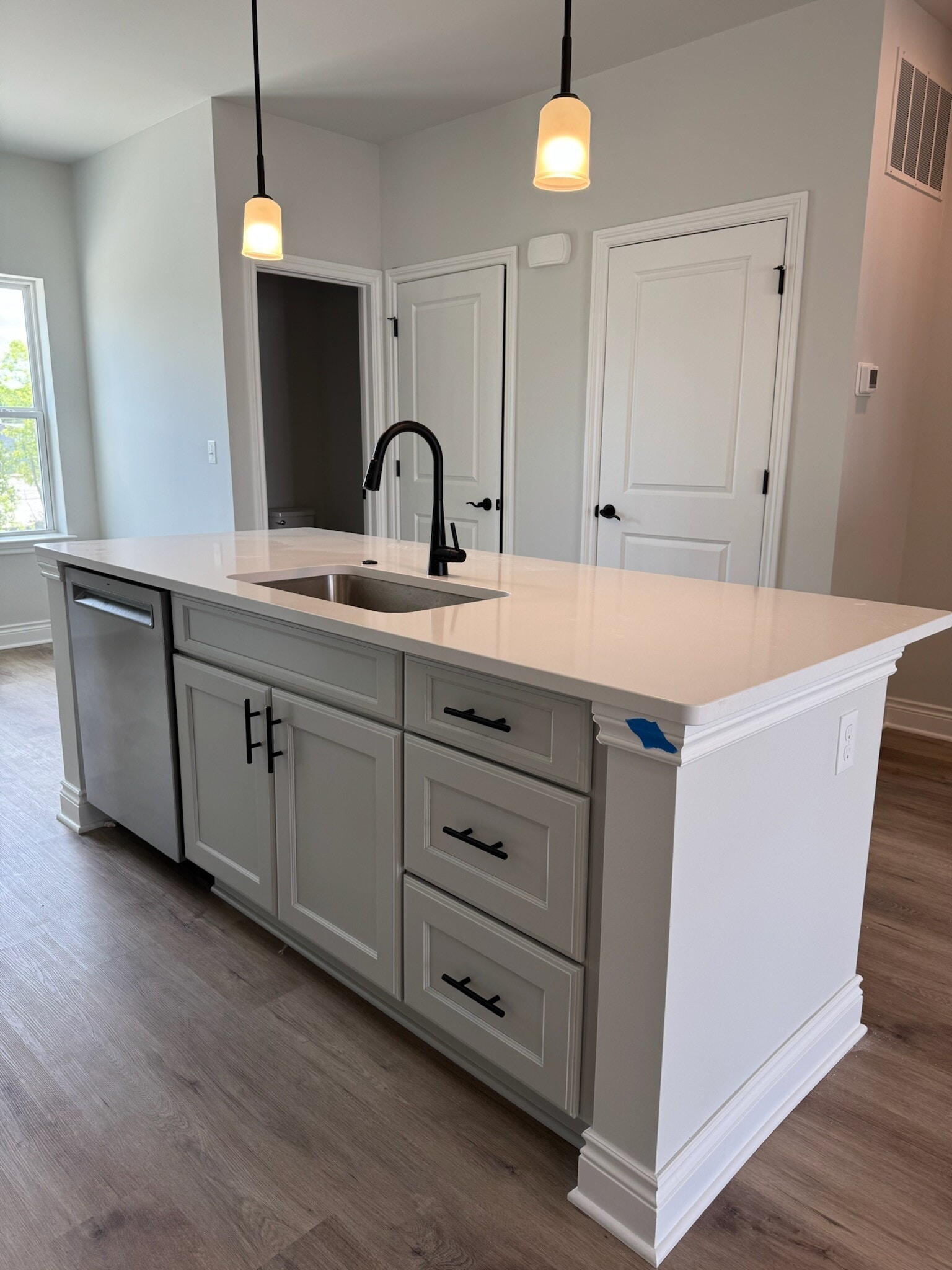 Quartz Countertop - 813 Canterbury Ln
