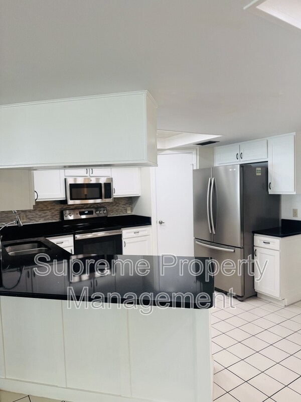 Building Photo - 2437 Bucknell Dr