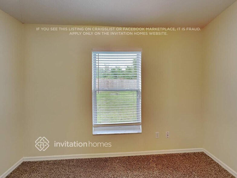 Building Photo - 370 Pine Springs Dr