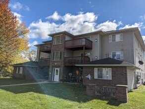 Building Photo - Quiet Neighborhood in Tiffin - 2 Bedroom 1 Bath Condo