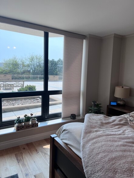 Building Photo - 200 Lakefront Blvd