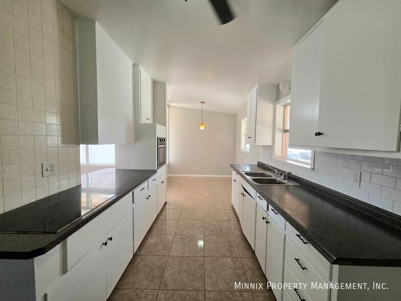 Building Photo - 3202 W Illinois Ave