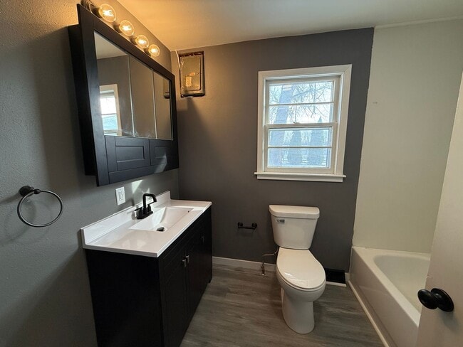 Building Photo - Spacious 2-Bedroom Home in Fulton!