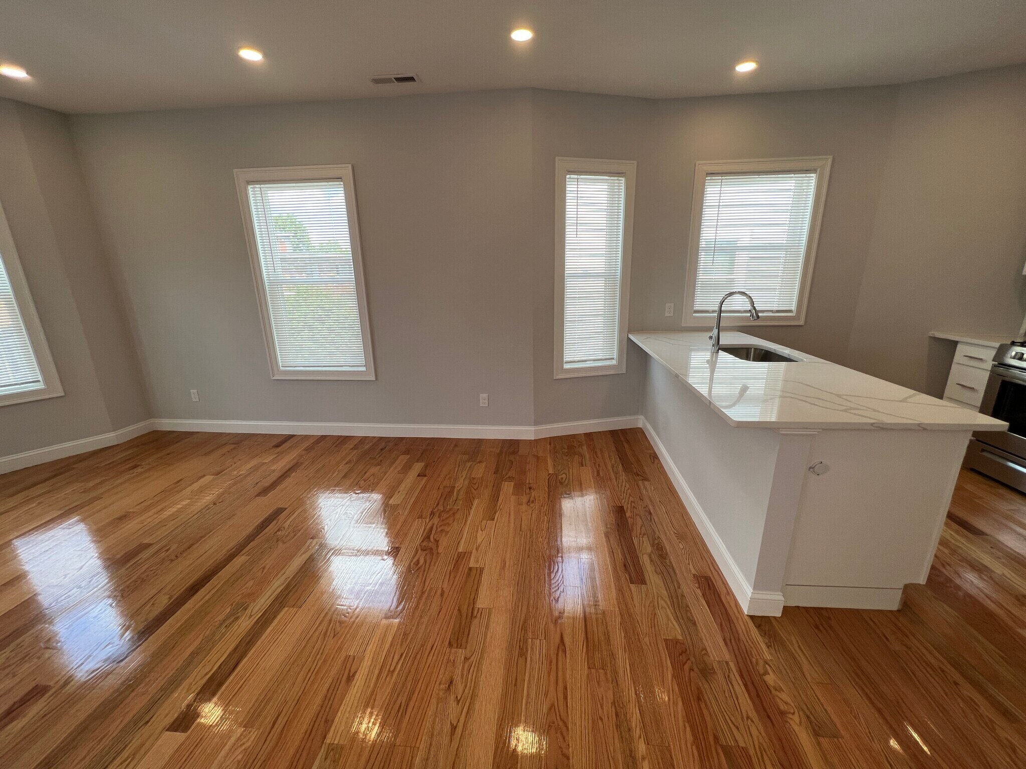 Building Photo - 126 Cross St