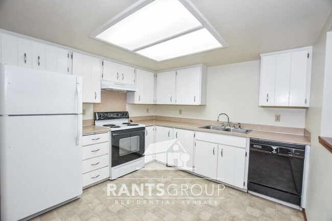 Building Photo - Charming 3 Bedroom Rambler in Great Lacey Location — Apply Today