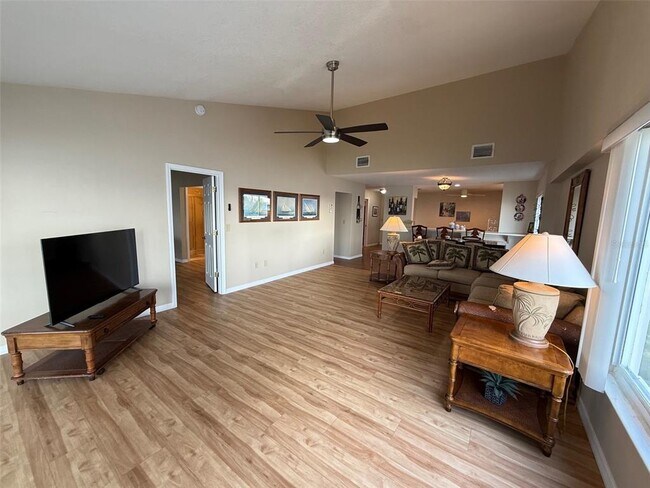 Building Photo - 1477 Park Beach Cir