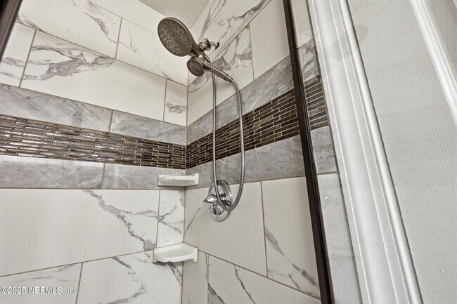 Building Photo - 760 Plainfield Ave