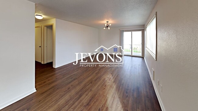 Building Photo - Charming duplex in a walkable location near the University of Puget Sound