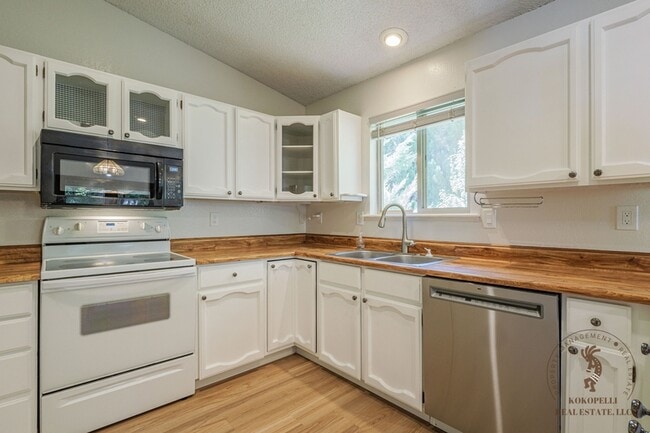 Building Photo - 587 Starlight Dr