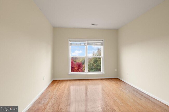 Building Photo - 3840 Lightfoot St