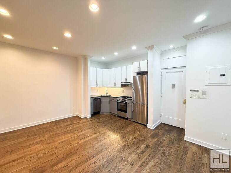 Building Photo - EASTERN PARKWAY / Crown Heights 1-Bed 1-Bath