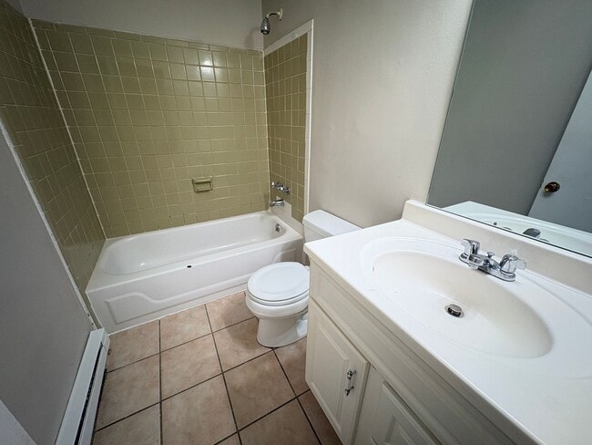 Building Photo - 3 Bedroom, 1.5 Bathroom Home in Greensboro!