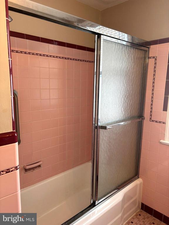 Building Photo - 659 N Main St