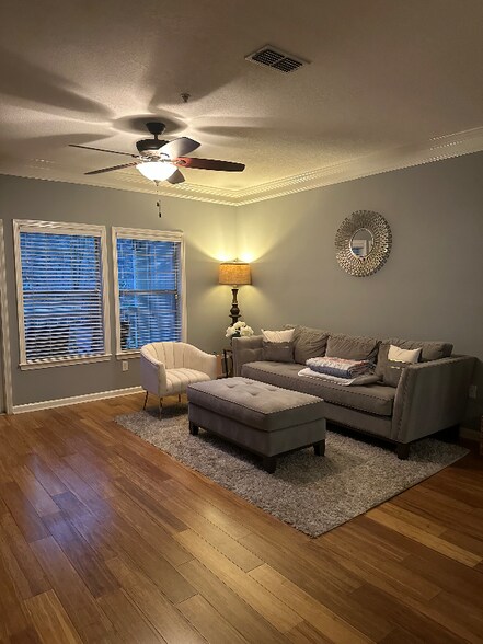 Primary Photo - 2004 Westchester Ridge NE