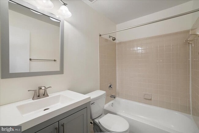 Building Photo - 8316 Linden Oaks Ct