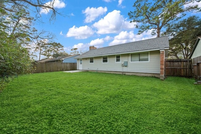 Building Photo - 17318 Broken Back Dr