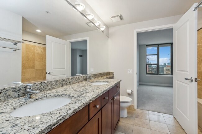 Building Photo - 200 N Jefferson St