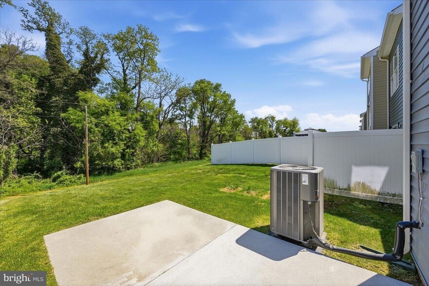 Building Photo - 658 Thumper Dr