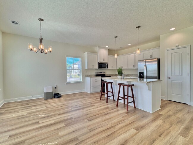 Building Photo - AVAILABLE NOVEMBER [PET FRIENDLY]