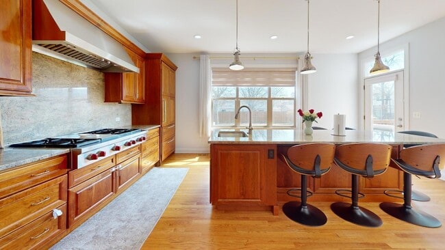 Building Photo - 331 Mary Belle Cir