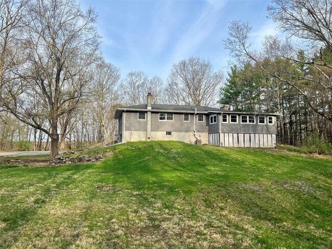 Building Photo - 422 Stanford Rd