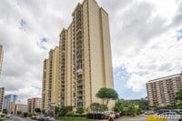 Building Photo - $2600 / 2 Bed/ 2 Bath/ 1 Parking SALT LAKE
