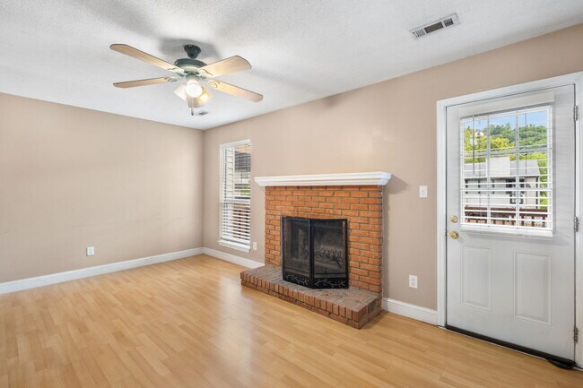 Building Photo - 1723 13th Ct S