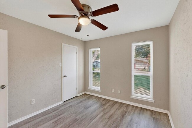 Building Photo - Cozy Living Near Rockwall Lake