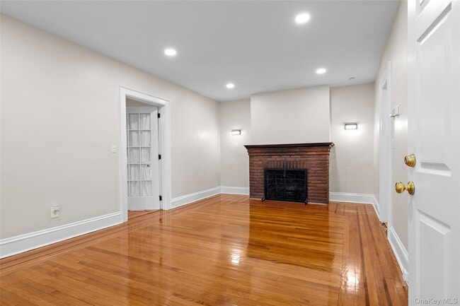 Building Photo - 78 Violet Ave