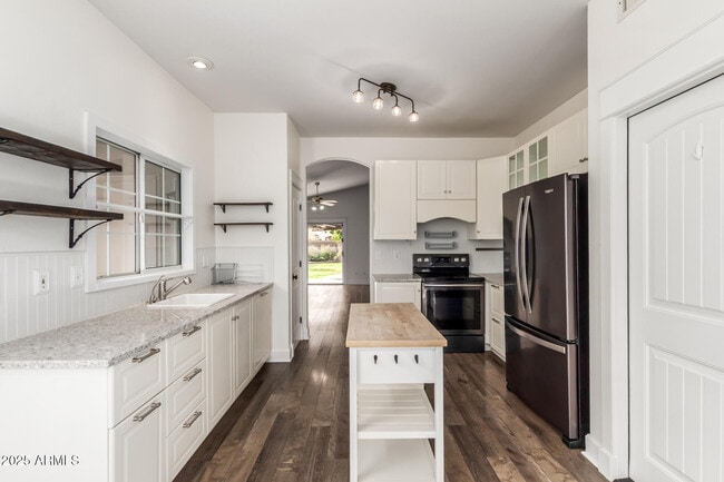 Building Photo - 1132 N Hudson Pl