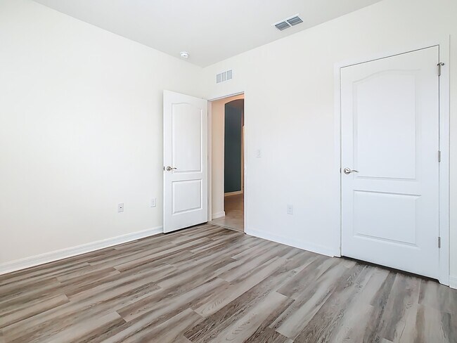 Building Photo - 3348 Perennial Ln