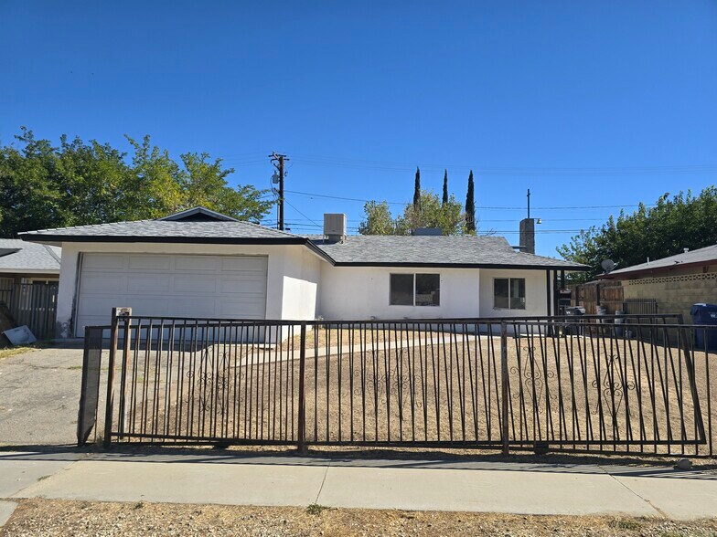 Primary Photo - 44414 Andale Ave