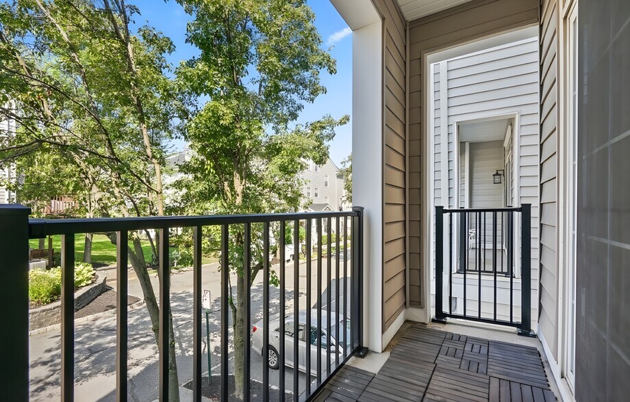 Balcony - 107 Brittany Ct