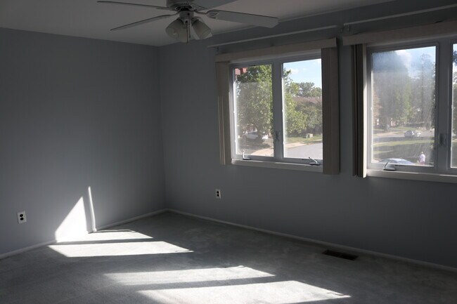 Building Photo - 17 Saxonney Cir