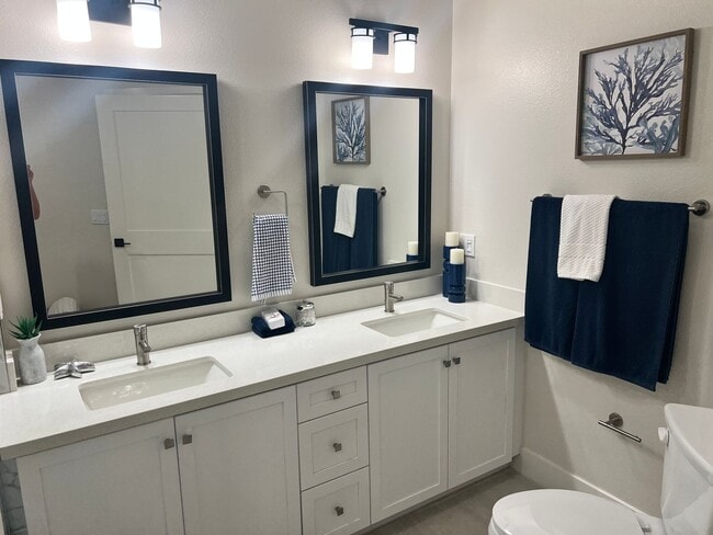 Building Photo - Brand New 2 bed 2 bath Townhome Rolling Hills Estates