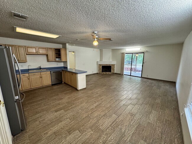 Building Photo - Ready For Move In - Nice 3/2 in West SA In...