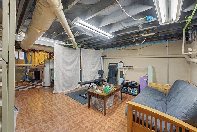 Building Photo - Fully Furnished Maple Ridge Home