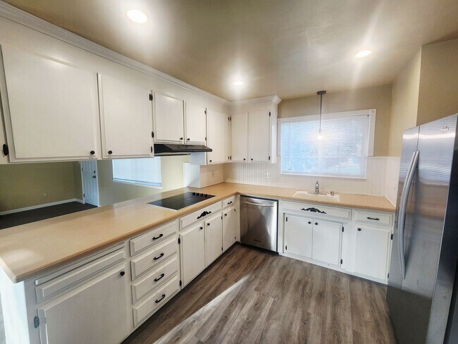 Building Photo - 5274 Heritage Dr