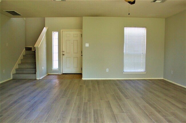 Building Photo - 1301 Knippa Cove