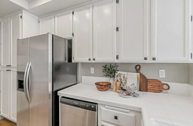 Building Photo - Newly Renovated 3 Bed / 3 Bath Home in Ardenwood – Top-Rated Schools!