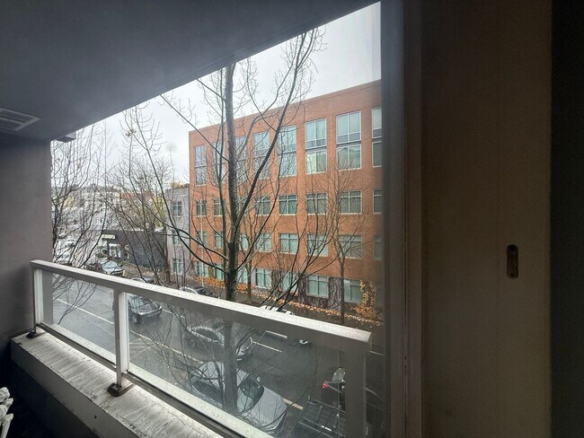 Building Photo - University District Condo