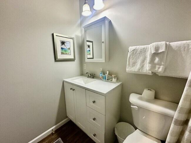 Building Photo - Two Bedroom Apartment in the Heart of Bluffton's Promenade!