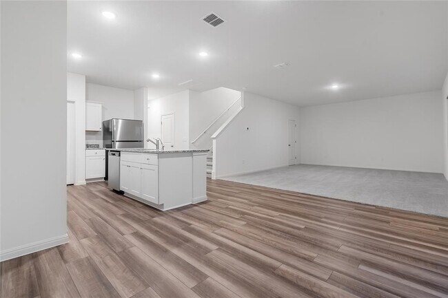 Building Photo - 337 Wedemeyer St